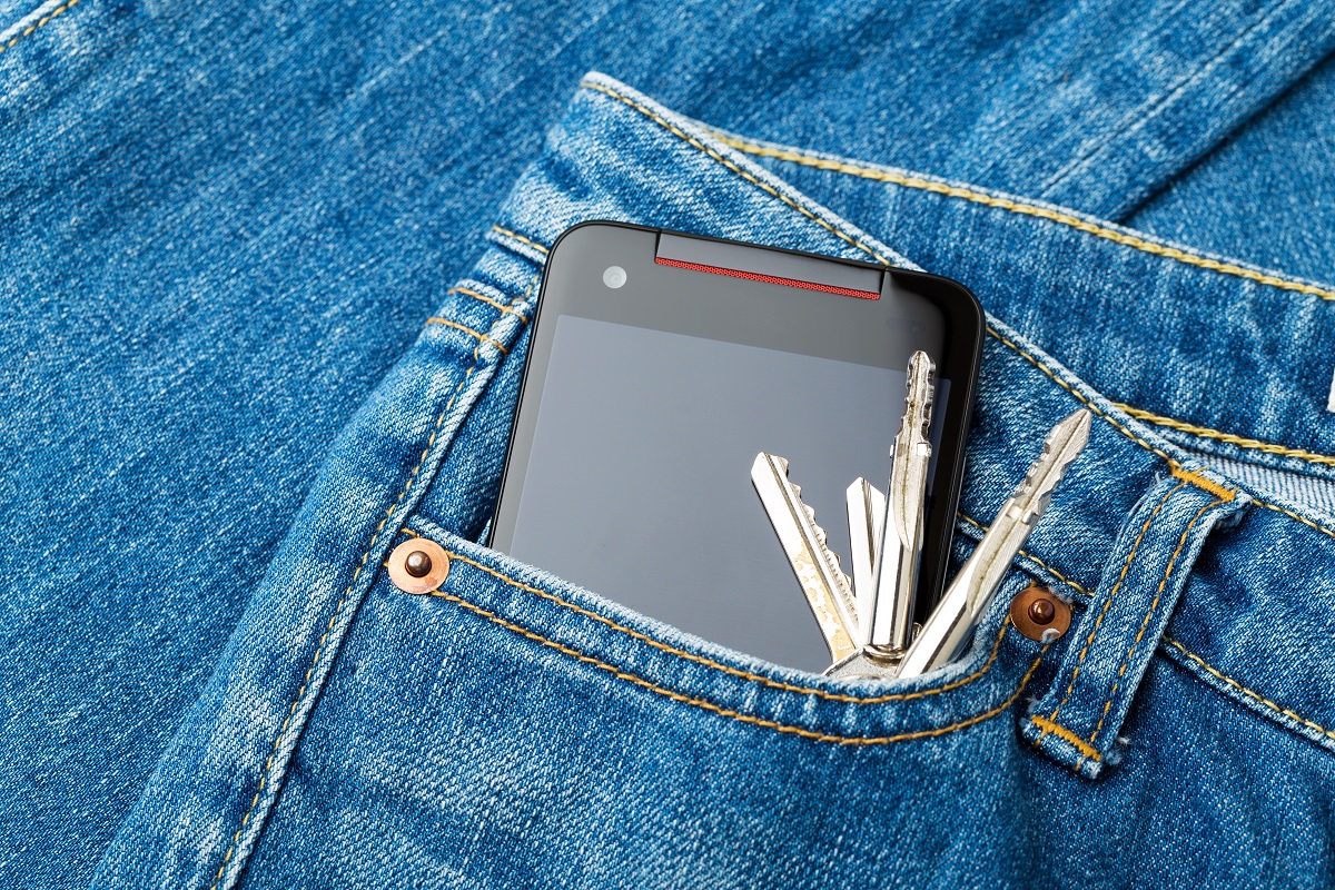 Nosíte mobil s klíči ve stejné kapse? Přečtěte si tohle a už nebudete